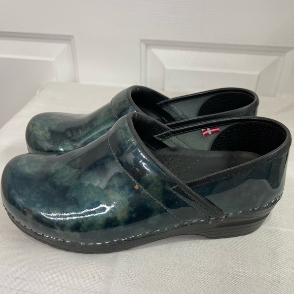 Sanita The Original Danish  blue and green patent clogs size 37 US 6 - Picture 3 of 11